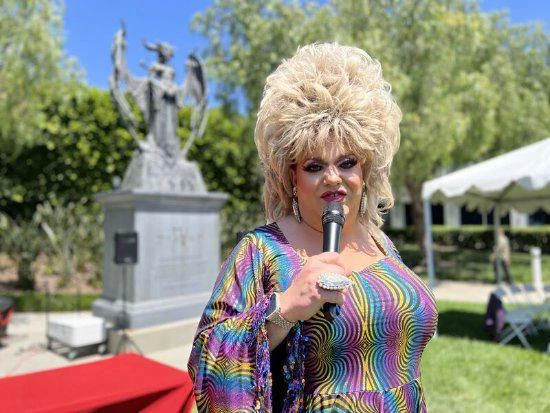 暴雪娛樂舉辦活動慶祝驕傲月 還有變裝皇后參與