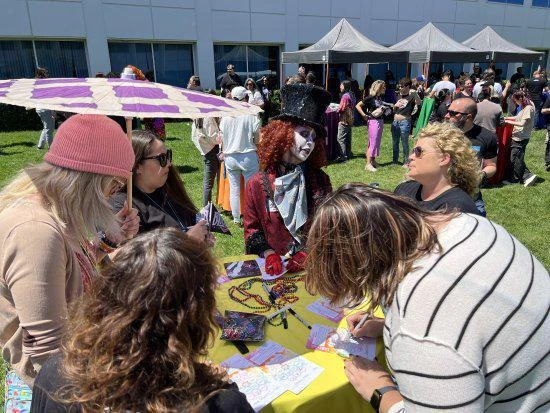 暴雪娛樂舉辦活動慶祝驕傲月 還有變裝皇后參與