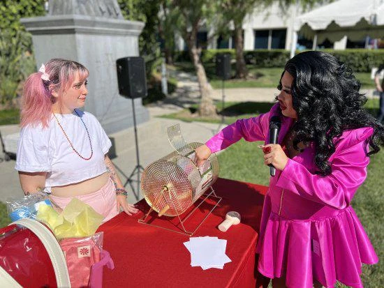 暴雪娛樂舉辦活動慶祝驕傲月 還有變裝皇后參與