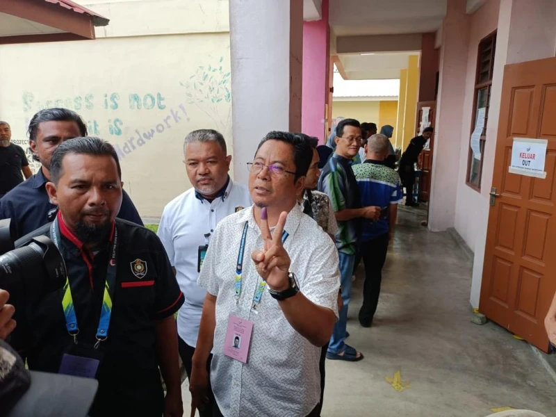 【雙溪峇甲補選】國盟候選人阿比丁　與八旬母親投下神聖一票