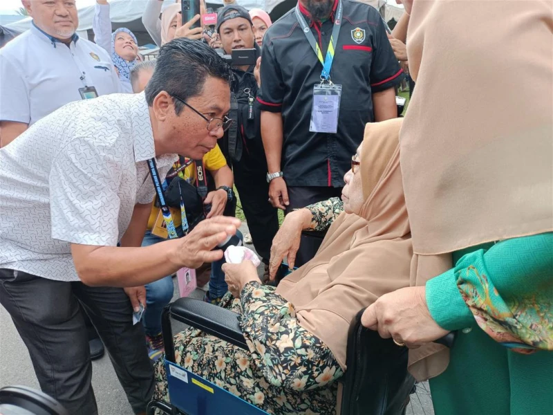 【雙溪峇甲補選】國盟候選人阿比丁　與八旬母親投下神聖一票