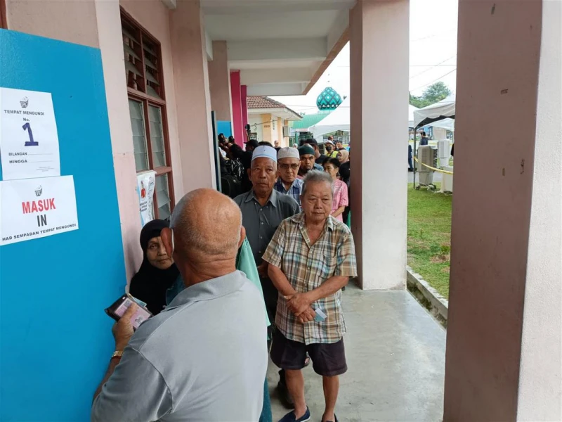 【雙溪峇甲補選】國盟候選人阿比丁　與八旬母親投下神聖一票