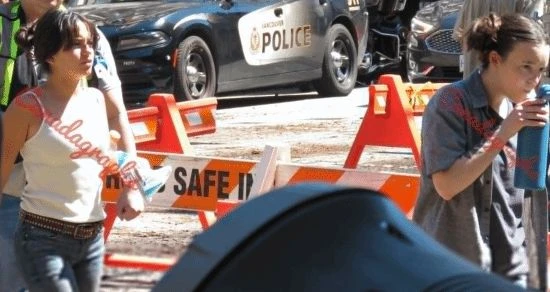 劇版《美末》第二季新片場照：艾莉紋身首曝