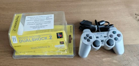 玩家在舊貨店買到全新未拆PS2原裝手柄：僅花了39元