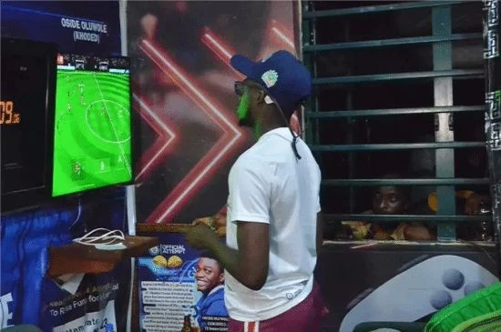 國外小哥連續75小時遊玩遊戲 刷新世界紀錄