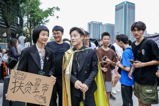 不是哥們？現在硬核遊戲辦活動都靠發癲？