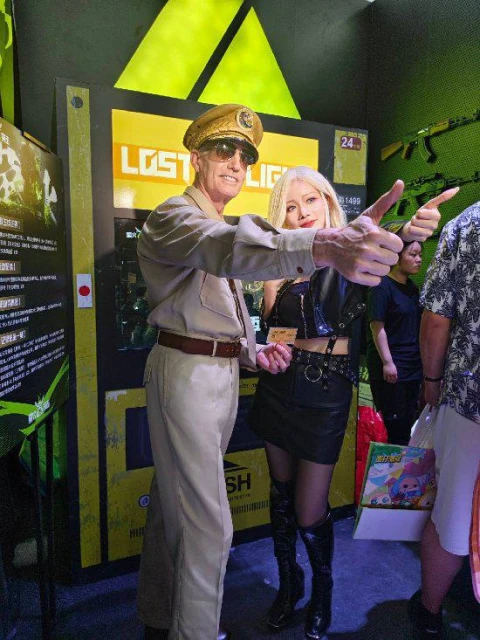 網易《螢火突擊》參加CJ展:五星上將麥克阿瑟亮相!