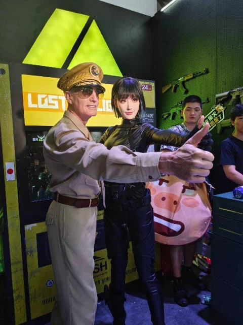 網易《螢火突擊》參加CJ展:五星上將麥克阿瑟亮相!