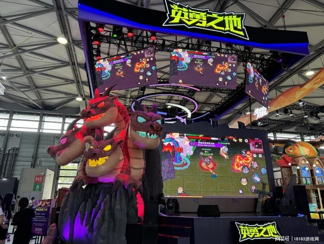 巨大魔龍吸引玩家排隊，這款聯機遊戲真就那麼值得試玩？