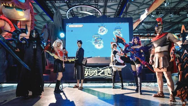 巨大魔龍吸引玩家排隊，這款聯機遊戲真就那麼值得試玩？