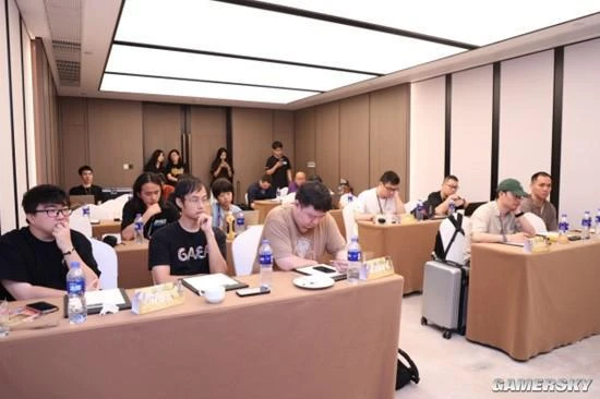 遊民採訪《爐石傳說》執行製作人：把玩家帶回酒館