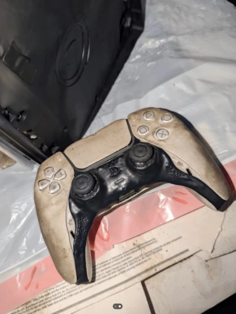 玩家遭遇火災PS5被燒成&quot;毛肚&quot;：剛買了還沒三天