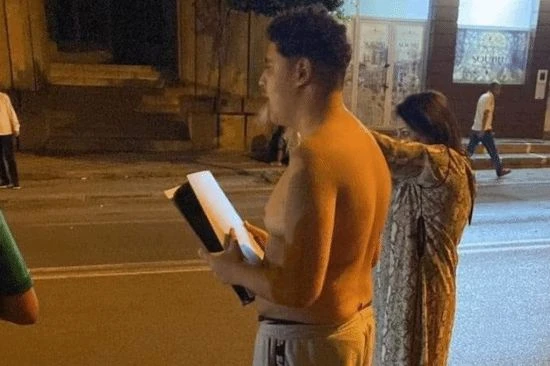 玩家遭遇火災PS5被燒成&quot;毛肚&quot;：剛買了還沒三天