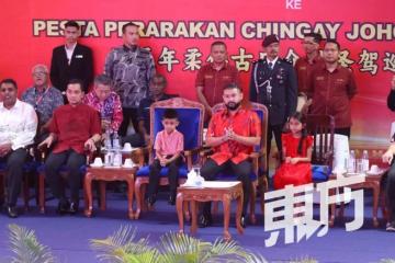 【柔古廟游神】柔攝政王與小公主及副王駕臨　民眾熱情迎接高聲歡呼