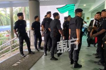 【KK襪子風波】莎阿南法庭外警方嚴正以待