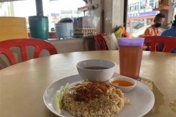 脆皮嫩肉燒雞飯僅售RM4 無限加湯食客讚賞