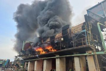 荒廢木材加工廠燒燬