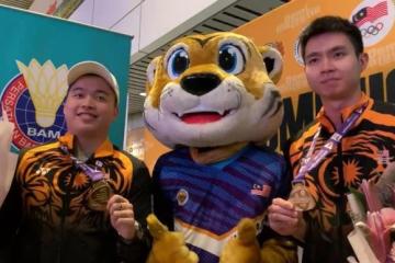 謝定峰及蘇偉譯帶著世界冠軍凱旋迴國