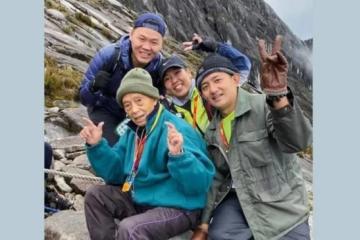 不畏風雨攀登神山　90歲長者成功登頂