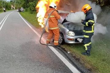 國產車被大火吞噬