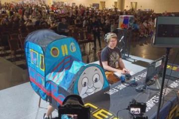 太抽象了 「托馬斯小火車」參戰格鬥遊戲大賽！