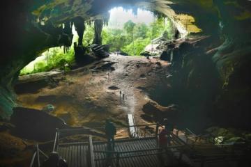 成功申遺聲名遠播　尼亞石洞全球攬客