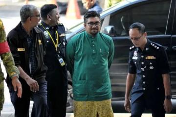 土團黨巴德魯希山延扣2天　助查海軍高官貪污指控