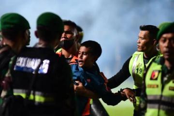 足球聯賽發生踩踏事件 印尼總統佐科下令對安全程序徹底評估