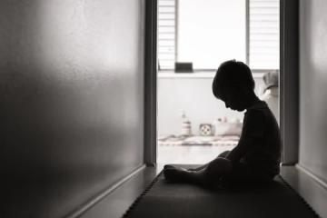 不滿他不停哭泣 印尼男子將女友兒子虐待致死