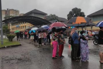 馬國選舉委員會：穿短褲拖鞋可以進投票站投票