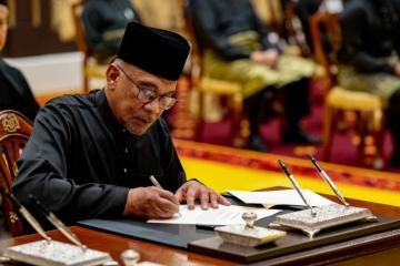 【大馬選舉】安華宣誓就任第10任首相