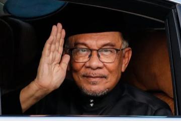 不翻新辦公室不買新官車 安華：政府每一令吉都得省